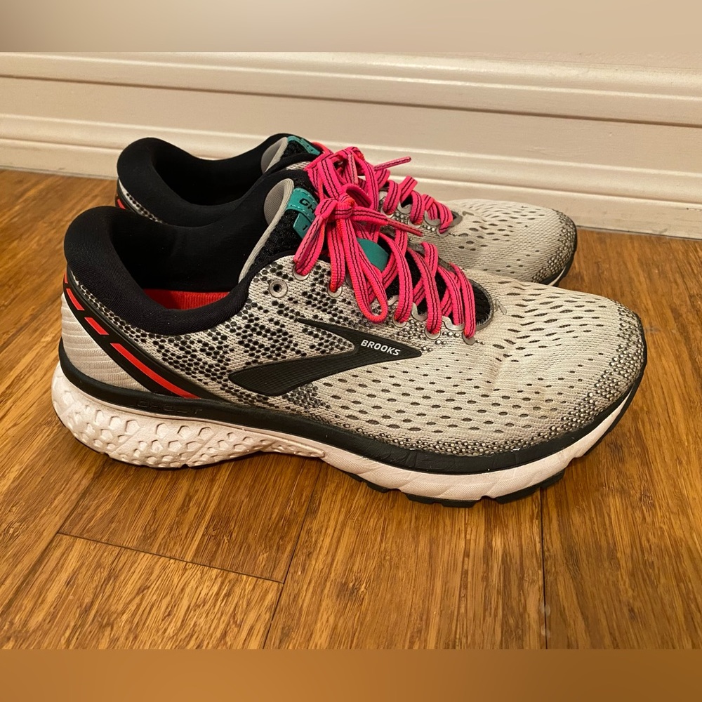 Brooks Ghost 11 Women’s Running Shoes - Size 8!